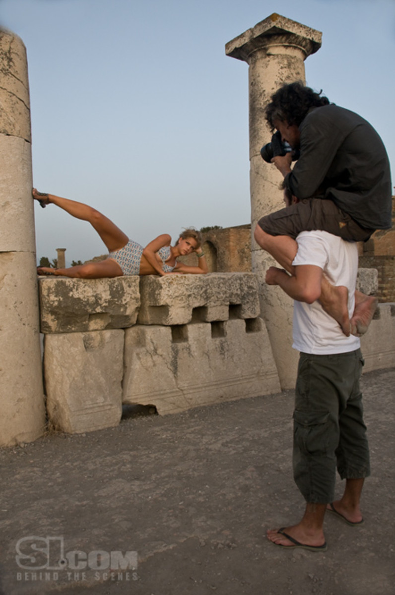 09_esti-ginzburg_behind_09.jpg